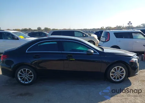 2019 Mercedes-Benz A 220 4Matic из США, поврежденный, VIN WDD3G4FB1KW023219